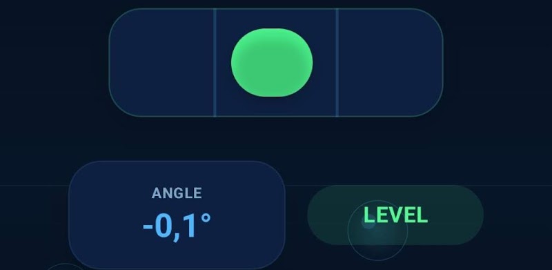 Bubble Level app screenshot showing the level indicator turning green when level